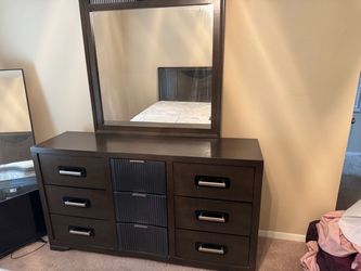 Queen size bedroom set
