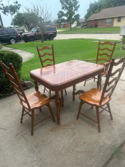 VINTAGE TELL CITY (4) LADDER BACK 8036 COLONIAL STYLE CHAIRS & DINETTE TABLE (EXCELLENT FOR RESTORATION
