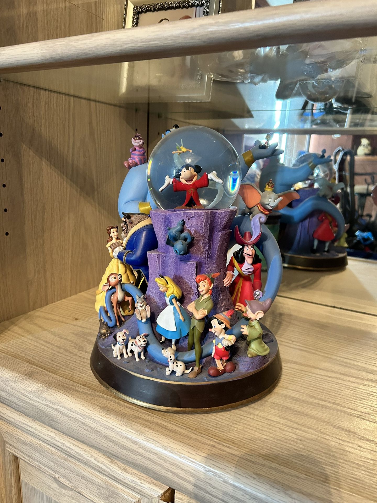 Disney Character Globe/plays music