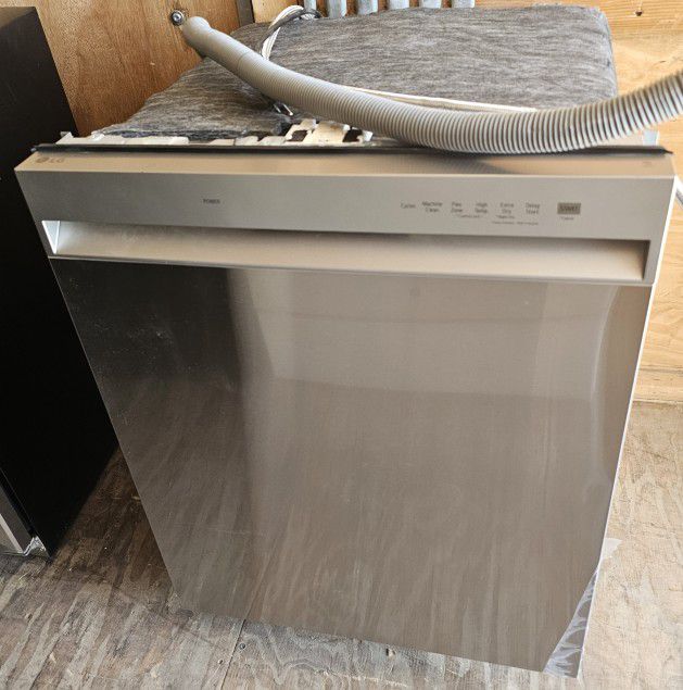 LG STAINLESS STEEL DISHWASHER WITH INTERIOR STAINLESS STEEL TOO.....NEW.....OPEN BOX....$ 300