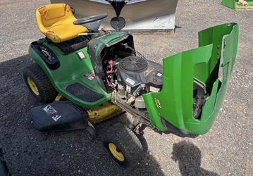 John Deere 102 Lawnmower PART OUT!!!