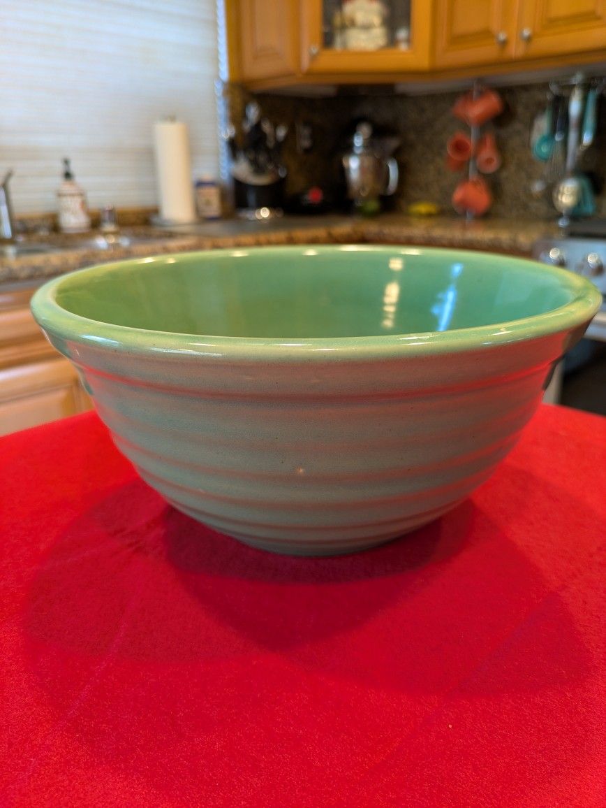 VTG Bauer Ringware Jade Green # 12 Large Bowl "Xlnt"