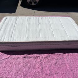 Premier Luxury Hybrid Mattress, Twin, Like New, Perfect Condition