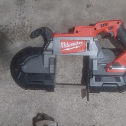 Band Saw Deep Cut Milwaukee 
