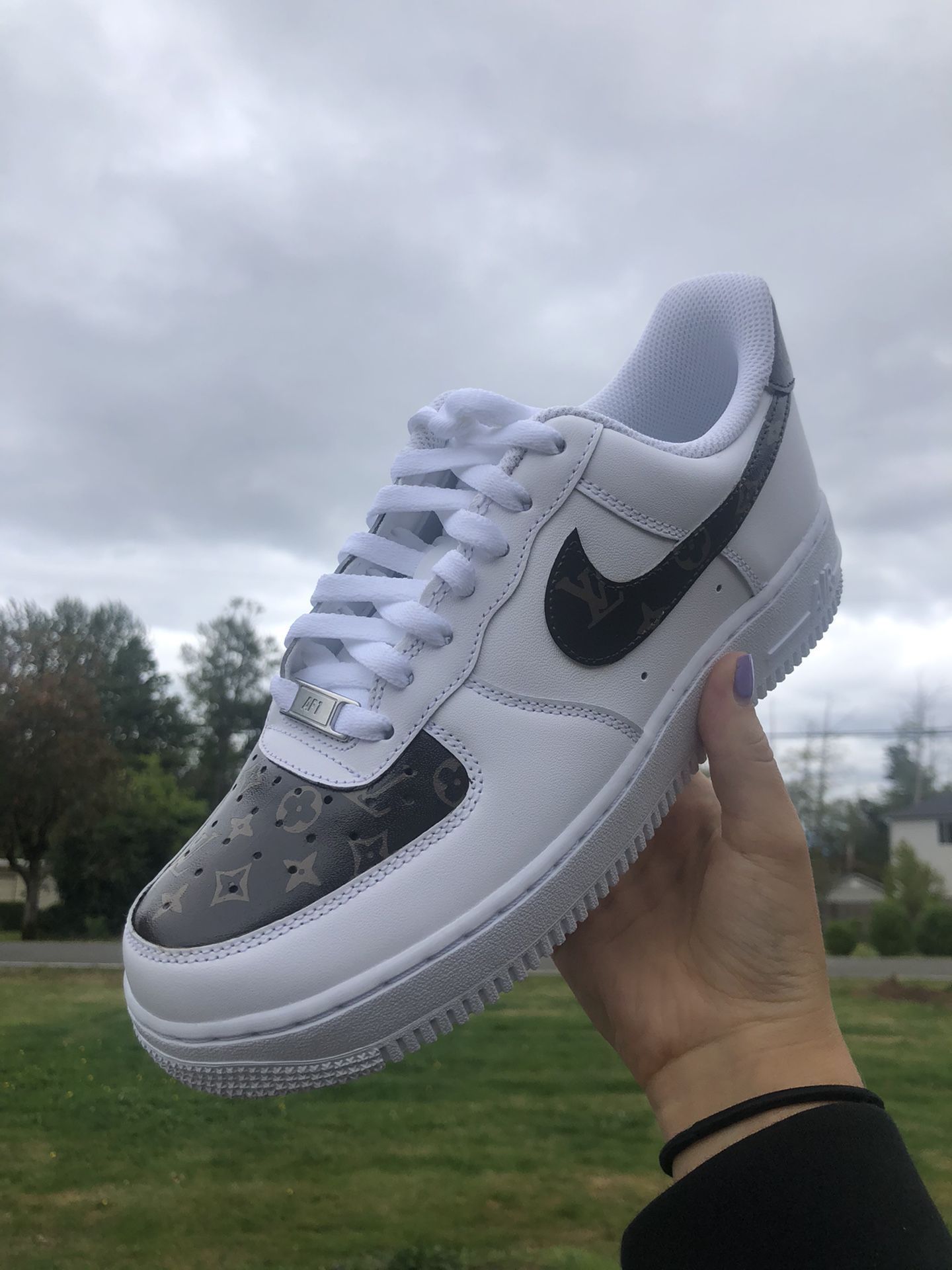 10.5 LV Custom Airforce 1s for Sale in Grays Harbor County, WA - OfferUp