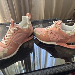 SOLD  SOLD SOLD LOUIS VUITTON SNEAKERS
