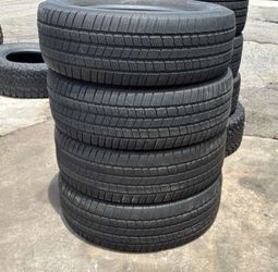 275 60 20 Michelin Defender Set of 4 Used Like New Condition