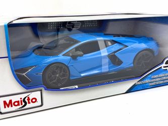 Maisto 1:18 Scale Diecast Model Car - Lamborghini Revuelto
