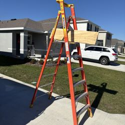 Werner - 6 ft. Fiberglass Podium Step Ladder 12 ft. Reach 300 lbs. 