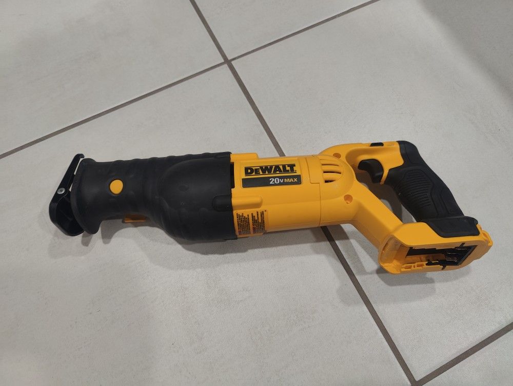 DeWalt 20v Brushless XR Grinder,6 1/2 Circular Saw And 2 Position Sawzall Tools Only