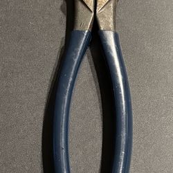 Klein Tools D213-9NE Pliers, High-Leverage, Side-Cutting, Crimping, 9-Inch