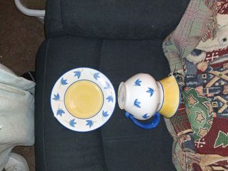 Ceramic pitcher with plate