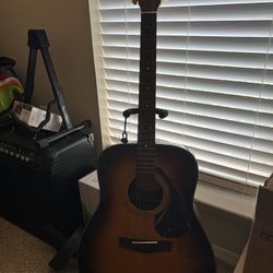 Acoustic Guitar - Yamaha 
