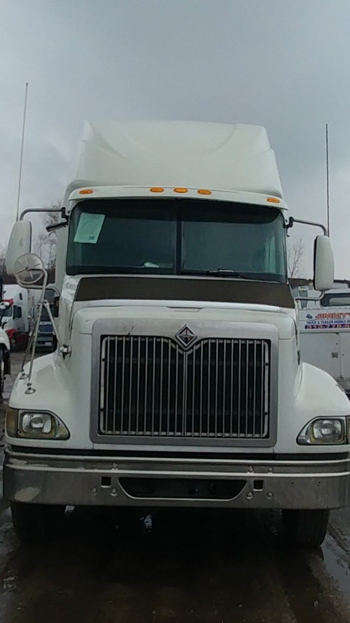 International 9200 truck