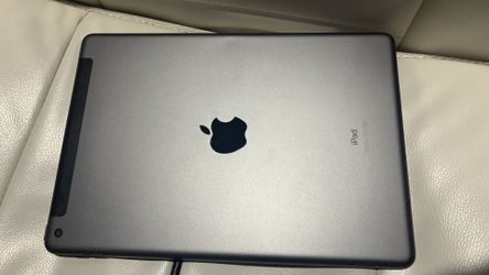 Apple iPad ninth generation (WiFi + cellular) no scratches or dents comes with  case