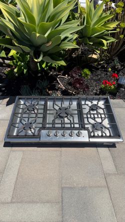 Bosch 36” Stainless Steel Gas Cooktop – 5 Burners – Model NGM8654UC