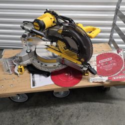 Dewalt 12" Miter Saw Dual Bevel. Excellent Condition. DWS780  Made in Taiwan. 3 Blades No Low Ball Offers / Trades. Pick up in Burien. Yes, Available 
