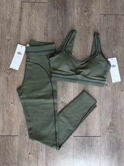 Alo Olive Green Heart Throb Set
