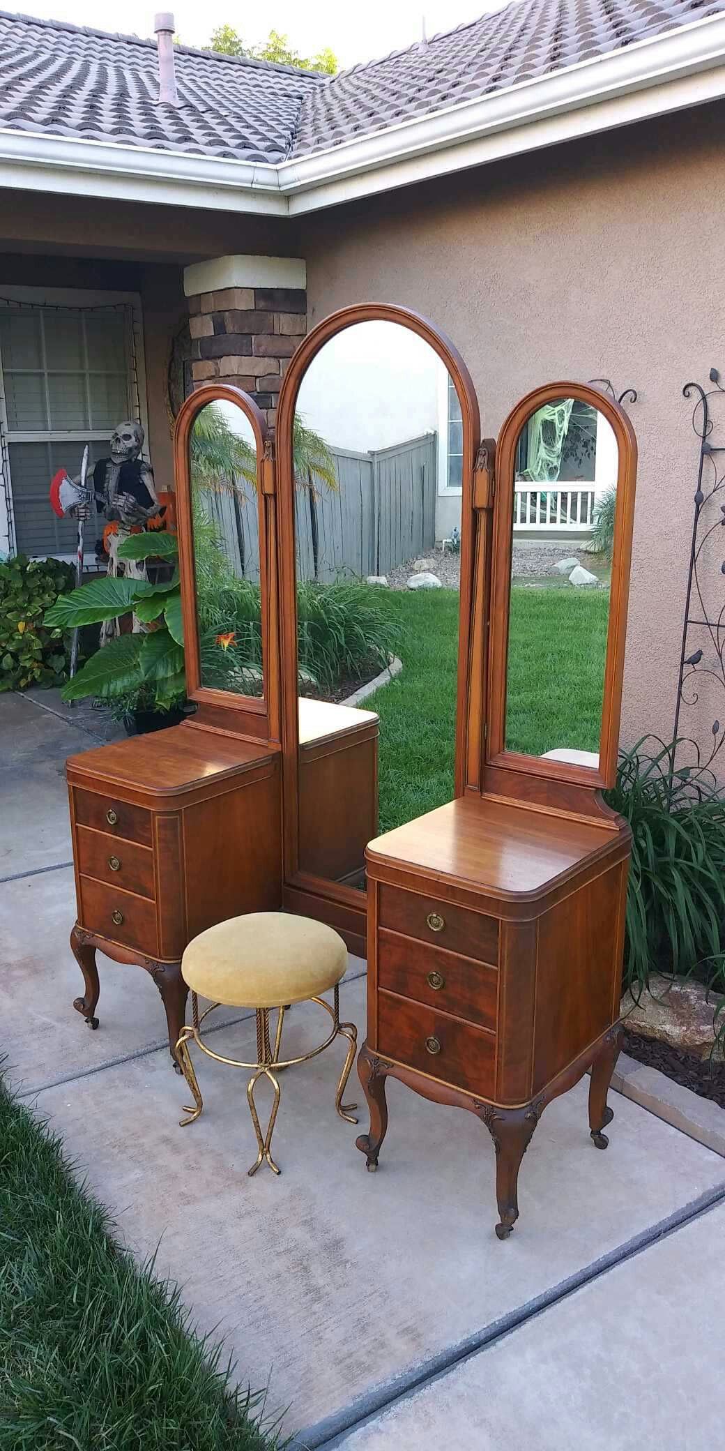 VINTAGE ANTIQUE "SLIGH FURN CO" 6DR. VANITY DRESSER W/ STOOL (CIRCA EARLY 1900'S)
