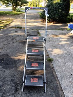 Safety step ladder