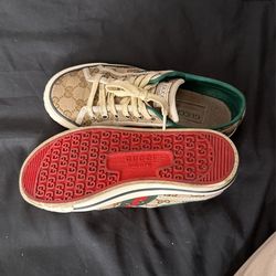Women’s Gucci Shoes 1977