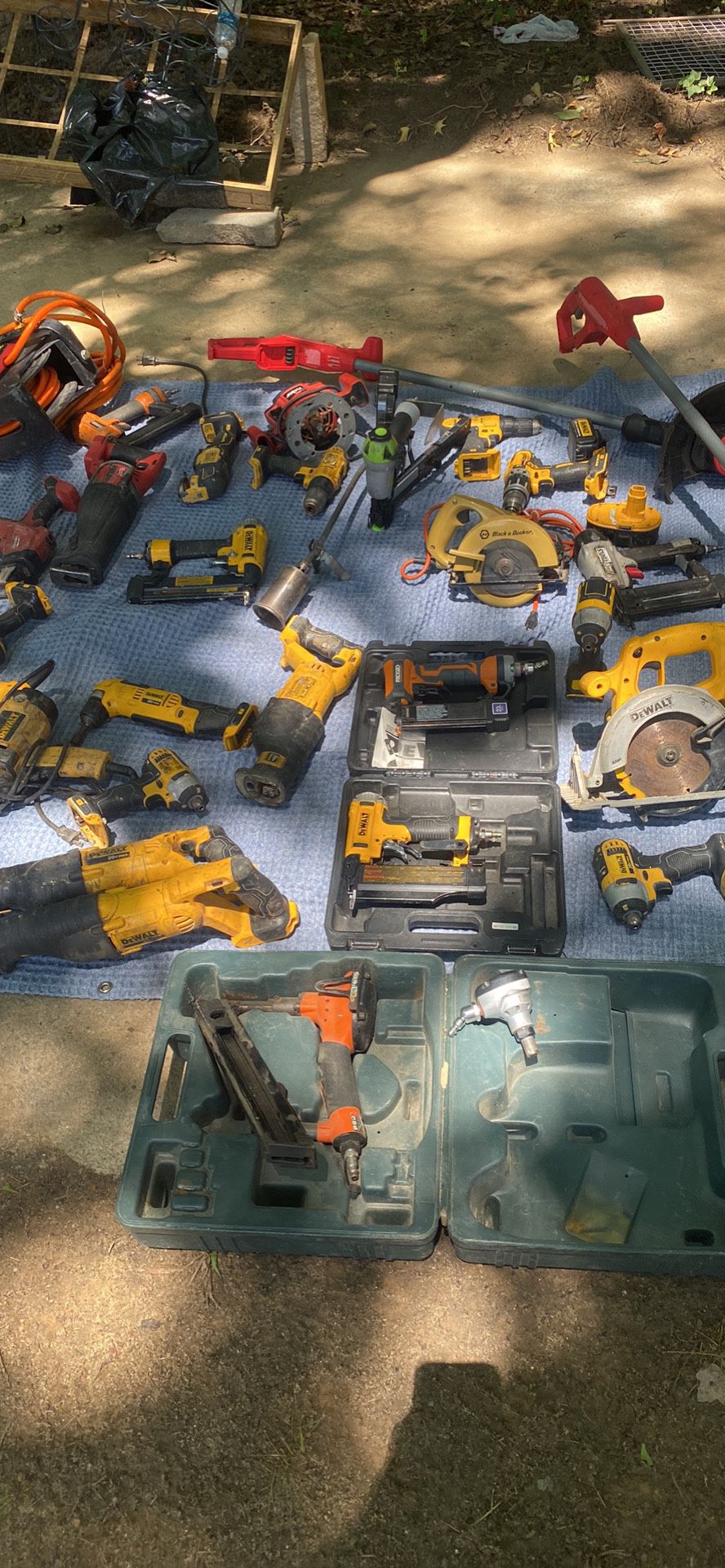 Used tool in good condition opportunity price prices range from $50 to $390 Warranty 1 month.   There is a guarantee of what you pay in credit for ano