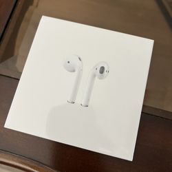 Apple Airpods With Charging Case 2nd Generation