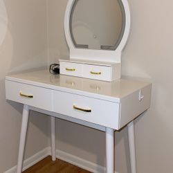 Modern White Lacquered Lady Vanity Desk With Matching Bench