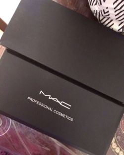 MAC palette brand new
