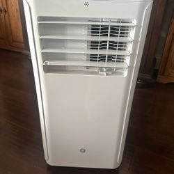 GE Stand Up, Portable AC UNIT. Has Wheels, Window Vented