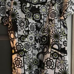 Wonder Winks Scrub Top Size Large 