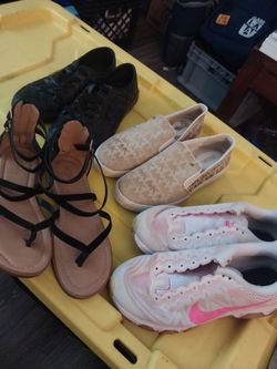 4 pairs of women shoes size 8 1/2 all for $25