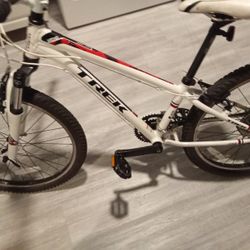 TREK MT240 