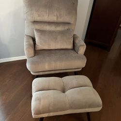 Wide Tufted Lounge Chair And Ottoman 