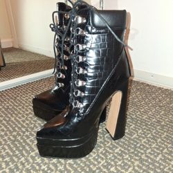 Size 6 Women's FashionNova Boots Brand New Never Worn