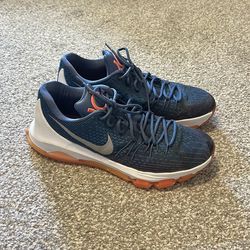 Men’s KD’s basketball shoes size 11