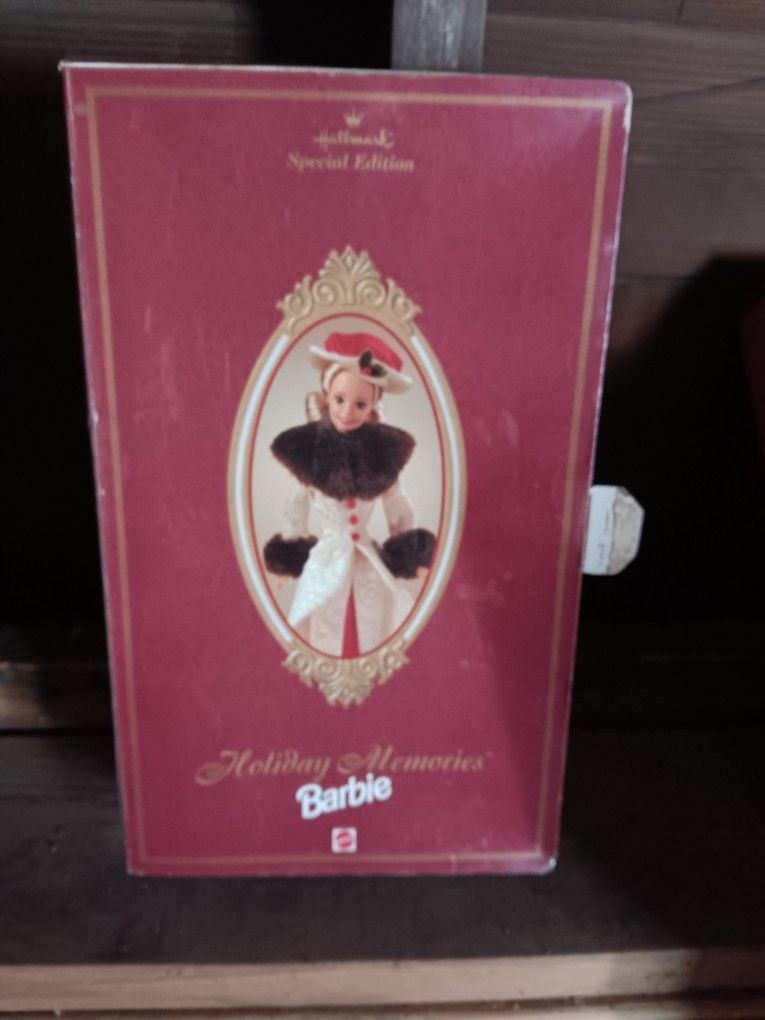 Vintage 1995 Holiday Memories Barbie