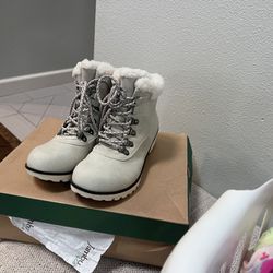 brand new white jbu by jambu boots 