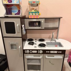 Toy Kitchen 