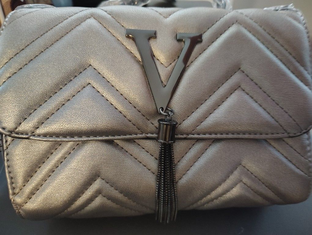 Silver v Cross Body Purse.