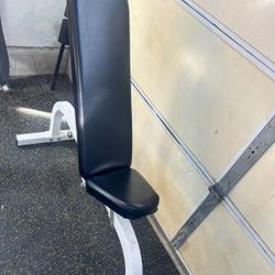 Weight adjustable bench