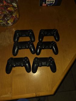 Lot of 6 PS4 DualShock 4 Controllers – Black