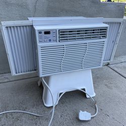 GE 6400 BTU Digital Air Conditioner. Unit Is Clean, Quiet & Runs Great.