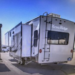 2022 MESA RIDGE XLT 294RLS