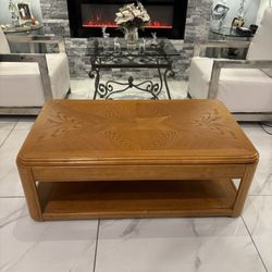 ✨ Lift-Top Solid Wood Coffee Table with Storage – Excellent Condition ✨