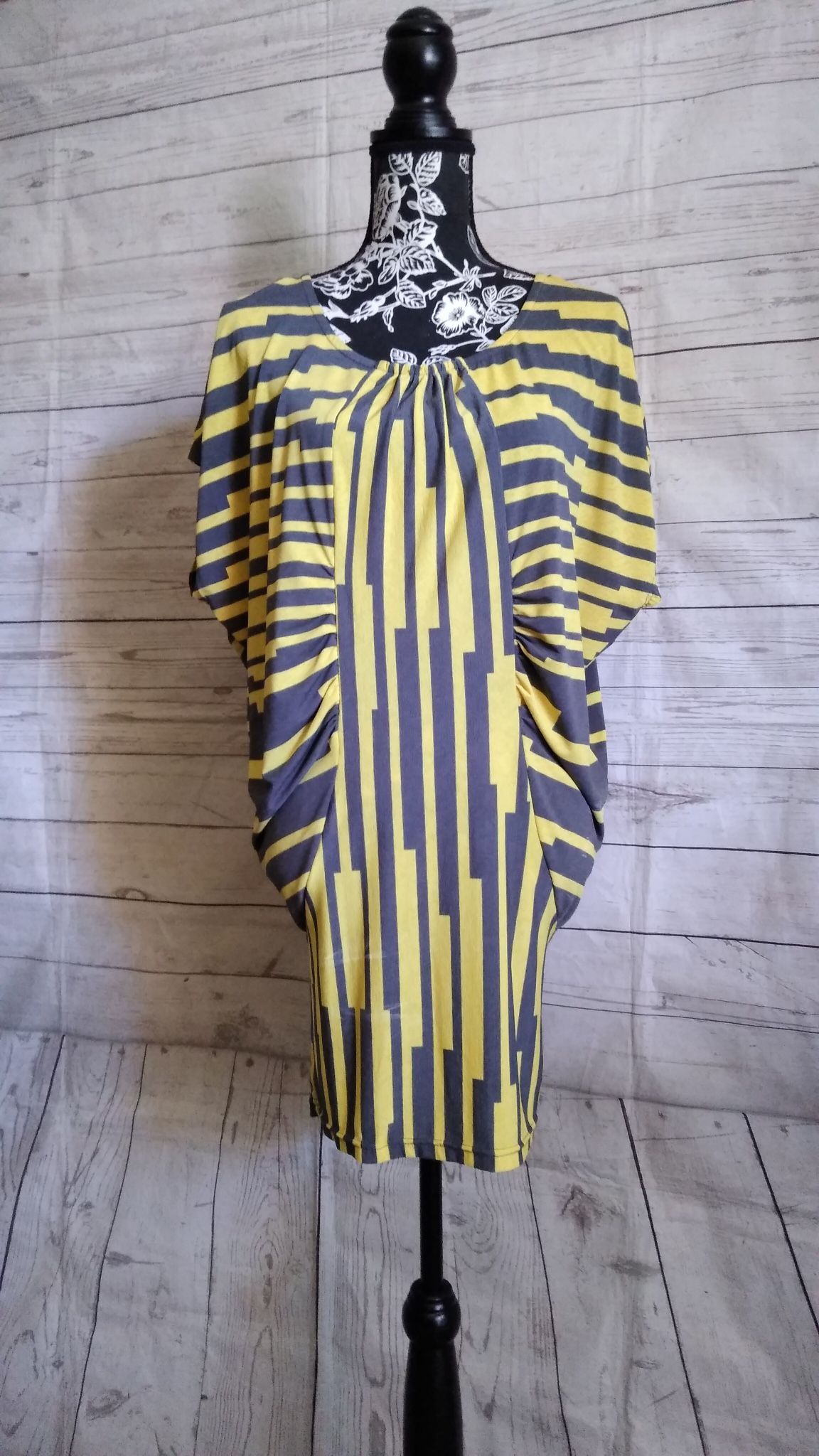 Brand New Beautiful Twenty One Tunic, Size Medium..