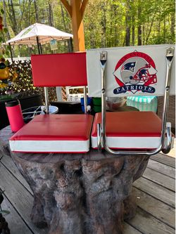 2 Patriots stadium seats ex cond 15”H 15”D 12”W