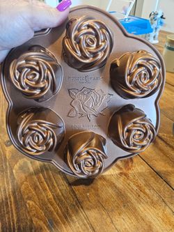 NORDIC WARE ROSE BUD CAKE PAN