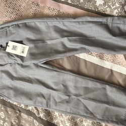 Pantalon de niño talla 4T nuevo.  Kids dress pants size 4T new