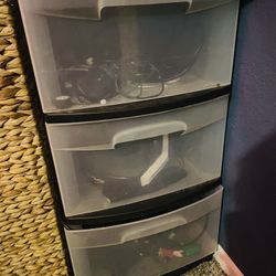 3 box plastic drawers (great condition!)